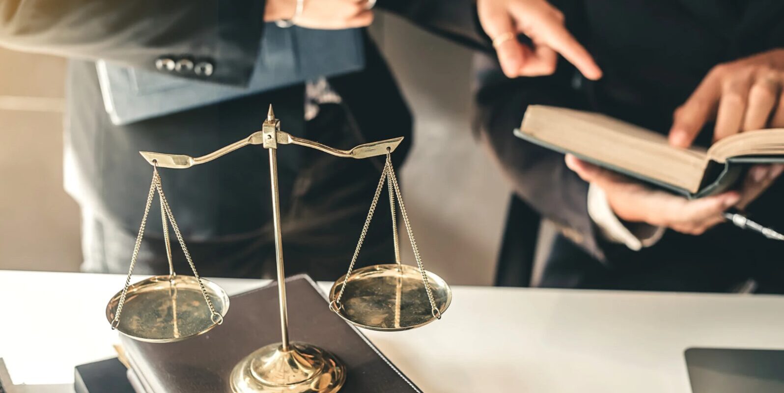 Die Besetzung von Die Kanzlei – Die Hauptfiguren und ihre Rolle im Erfolg der Serie